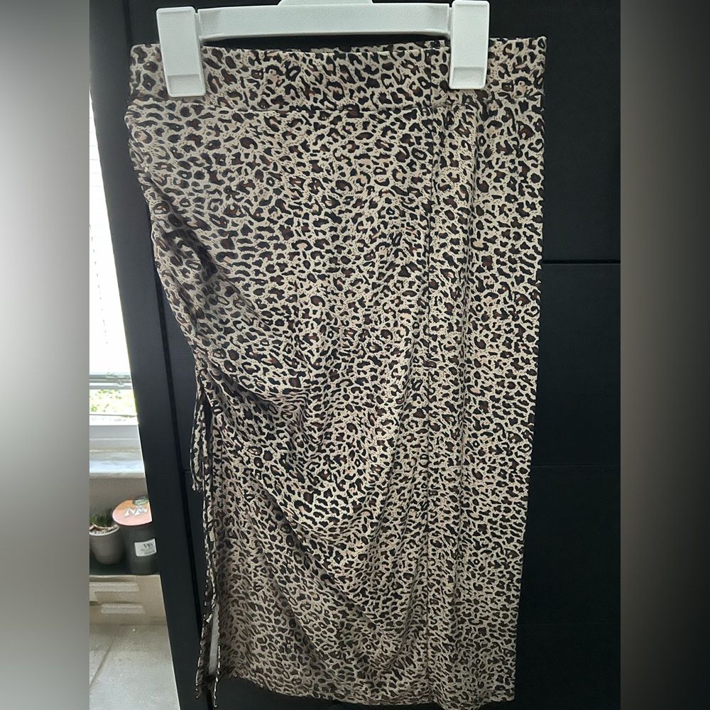 SHEIN Fitted skirt with high slit